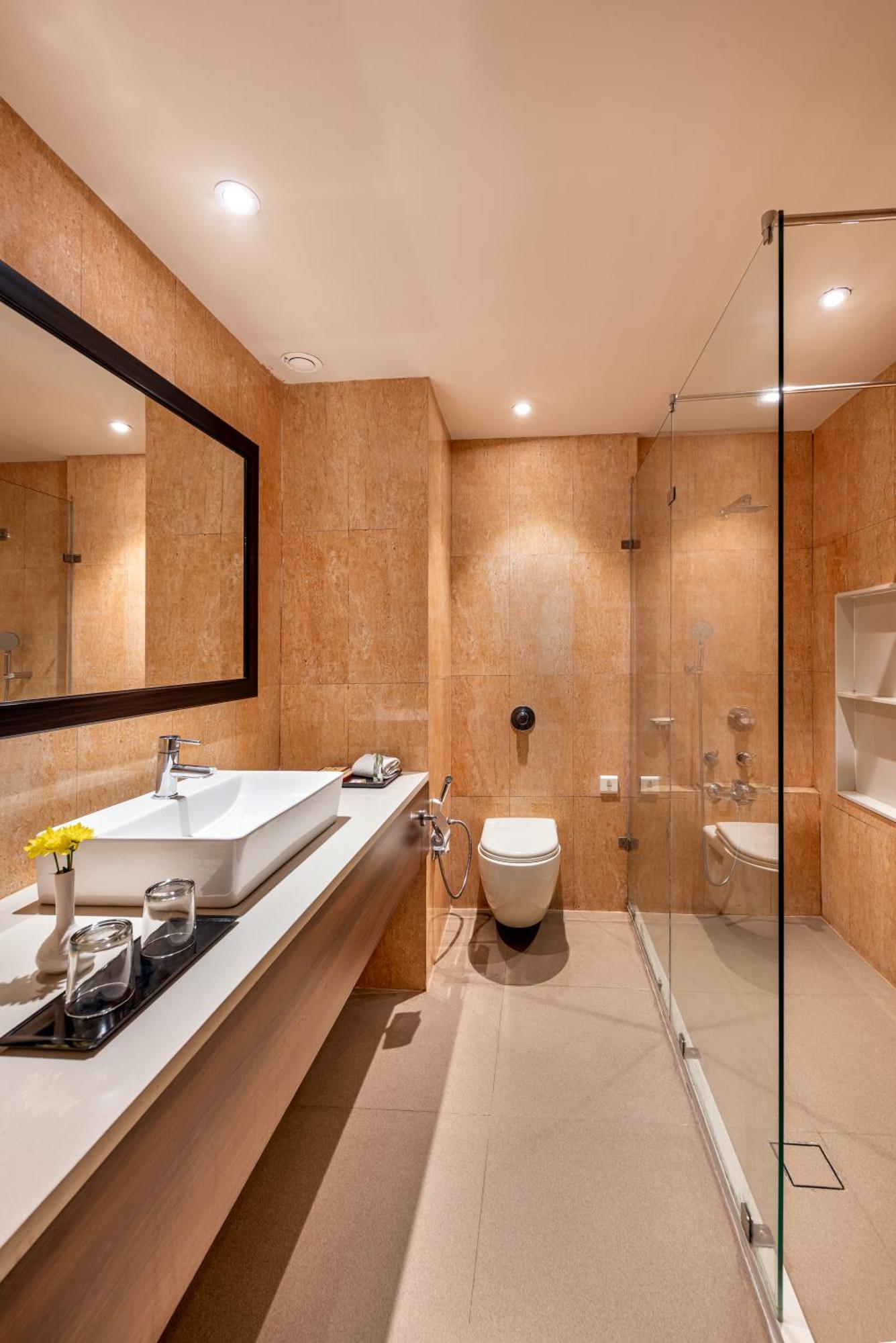 Comfort Alstonia Hotel 4*